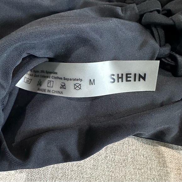 Black bandeau bikini top. Size M - Picture 5 of 5